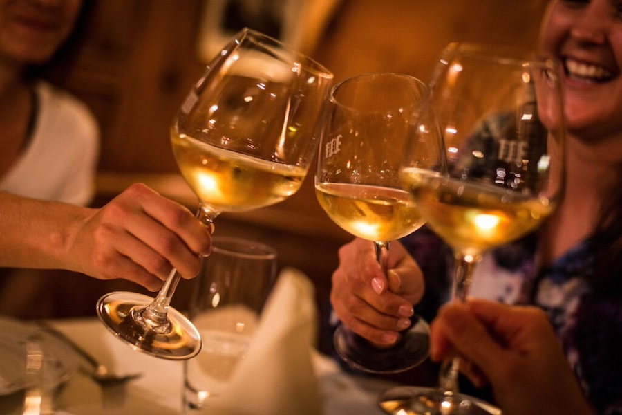 Weindegustation mit Walliser Weinen in Zermatt