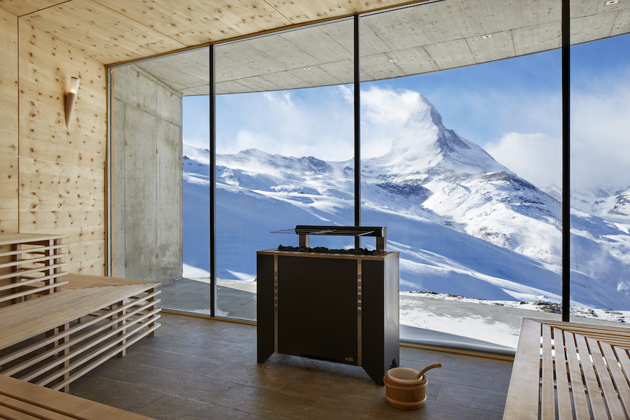 Aussicht vom Wellnessbereich Riffelhaus 1853 in Zermatt