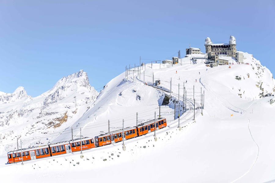 Gornergratbahn vor der Uto Kulm Bergstation